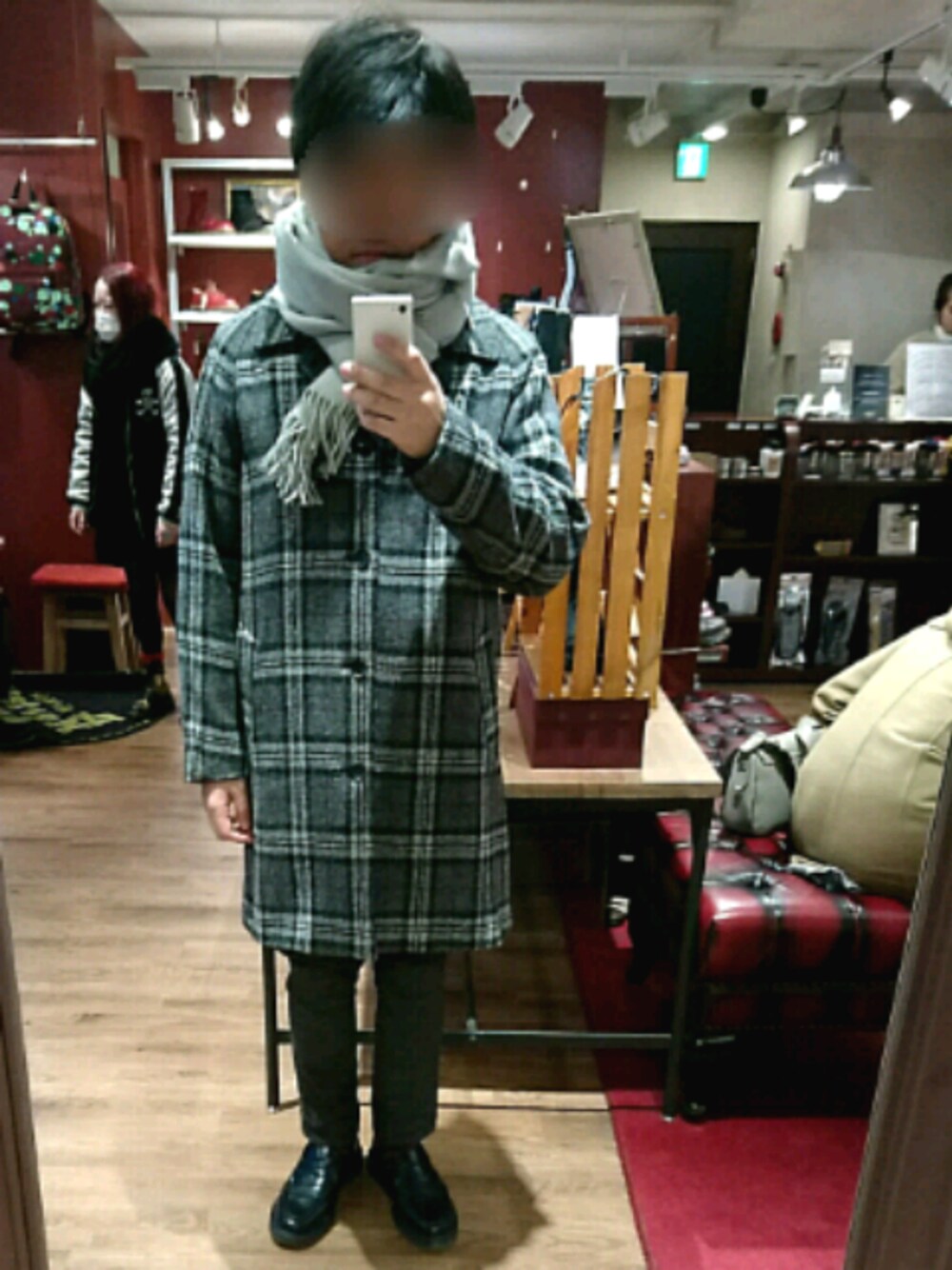 「８(eight)のシンプルな ロング マフラー 大判 ストール （ストール/ショール、グレー系）」を使った、Meさん（メンズ・170cm）の冬コーディネートの1枚目の写真