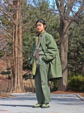 「khaki」｜「アイテム（チェスターコート）」を使った、   bb_stgさん（メンズ・171cm）の冬コーディネート