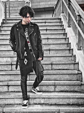 「DRKSHDW by RICK OWENS（ダークシャドウ バイ リックオウエンス）のアイテム（デニムパンツ）」を使った、TOMÜさん（メンズ・169cm）の秋コーディネート