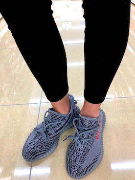 「adidas（アディダス）のアイテム（スニーカー、グレー系）」を使った、parrachieさん（レディース・165cm）の冬コーディネート