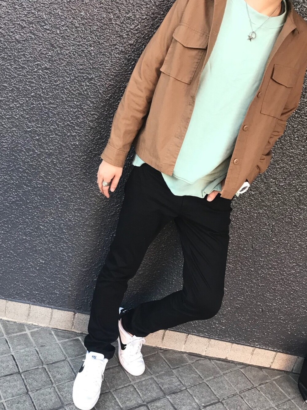 「ドラフトナイキ、GU、UNIQLO、GUMANIA、ユニクロコーデ、GUコーデ、ナイキスニーカー、WEGO、おしゃれさんと繋がりたい、プチプラコーデ」｜「GUのアイテム（その他パンツ、ブラック系）」を使った、Riku.Hさん（メンズ・177cm）の冬コーディネートの1枚目の写真