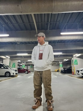 「AVIREX（アヴィレックス）のアイテム（その他シューズ）」を使った、松下晋弥さん（メンズ・168cm）の秋コーディネート