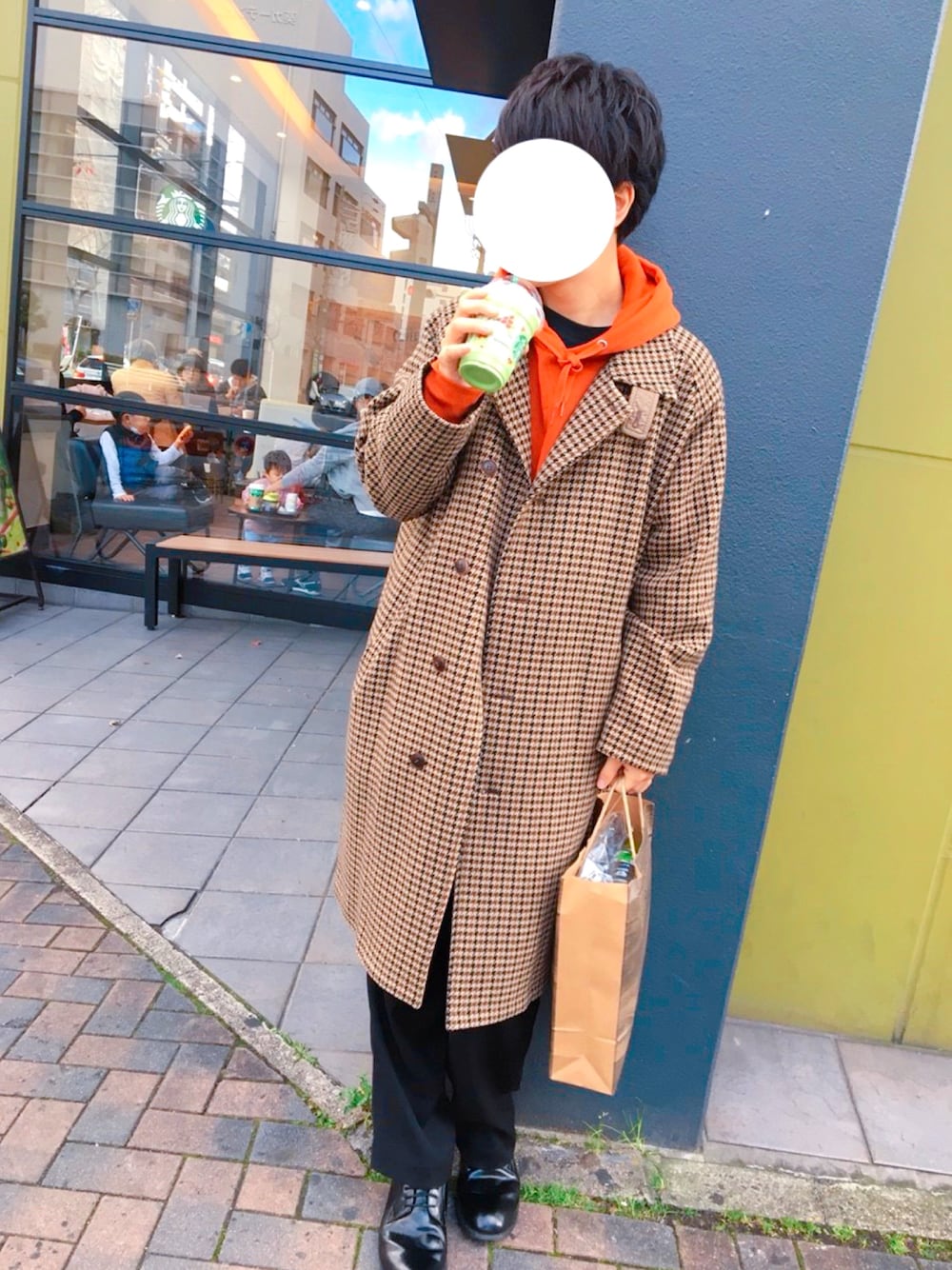 「ワイドパンツ、パーカー、GU、革靴、冬コーデ、チェックコート、スラックス、コート」｜「FREAK'S STOREのガンクラブチェックコート（ステンカラーコート、ベージュ系）」を使った、daxさん（メンズ・171cm）の冬コーディネートの1枚目の写真
