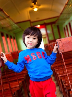 「MSGM（エムエスジーエム）のアイテム（スウェット）」を使った、Remus Hoさん（キッズ・100cm）の冬コーディネート