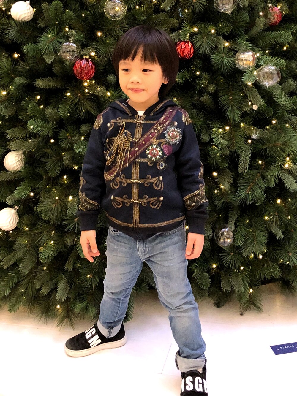 「DOLCE&GABBANA、armani jeans、boy、boystyle、europeanstyle、europeoutfit、dolce&gabbanaKids」｜「DOLCE&GABBANAのアイテム（その他アウター、ブルー系）」を使った、Remus Hoさん（キッズ・100cm）の冬コーディネートの1枚目の写真