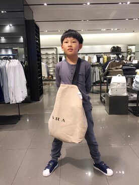 「日常」｜「アイテム（チノパンツ）」を使った、嘿咻的皮总さん（メンズ・184cm）の春コーディネート