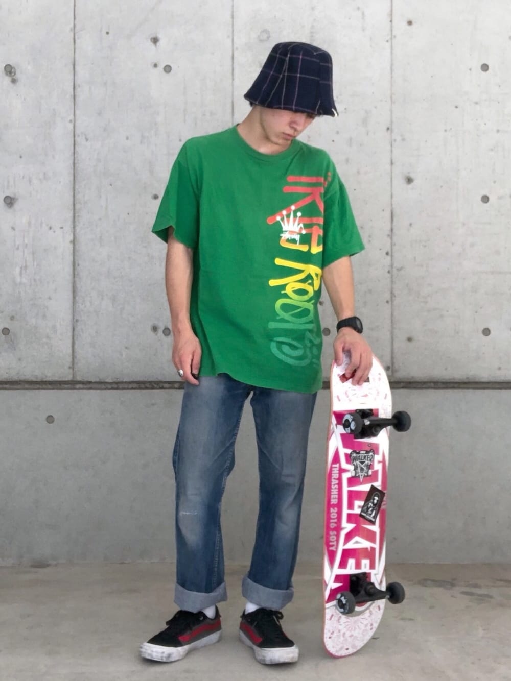 「夏だ！Tシャツ着よう！、スケータースタイル、シンプル、VANS、アメカジ、カジュアル、デニム、古着、バケットハット、stussy」｜「STUSSYのアイテム（Tシャツ/カットソー、グリーン系）」を使った、shion「RASIC」さん（メンズ・168cm）の夏コーディネートの1枚目の写真