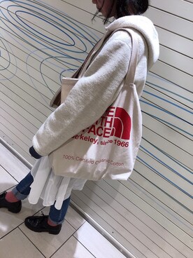 「アイテム（トートバッグ、レッド系）」を使った、ともさん（レディース・167cm）の冬コーディネート