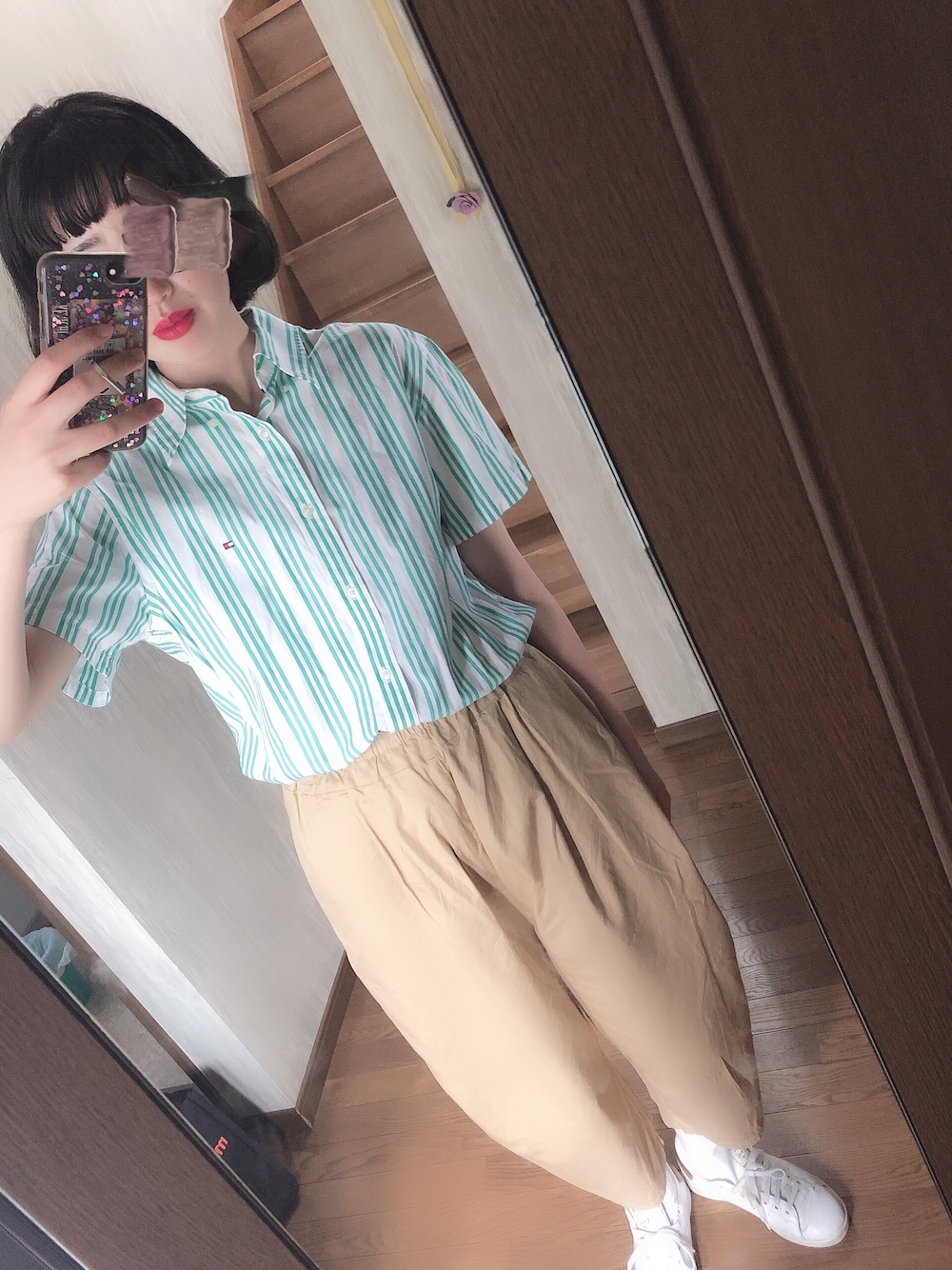 「ゆるコーデ、ベージュ、くつした、スニーカー」｜「TOMMY HILFIGERのused（シャツ/ブラウス、グリーン系）」を使った、ともさん（レディース・168cm）の夏コーディネートの1枚目の写真