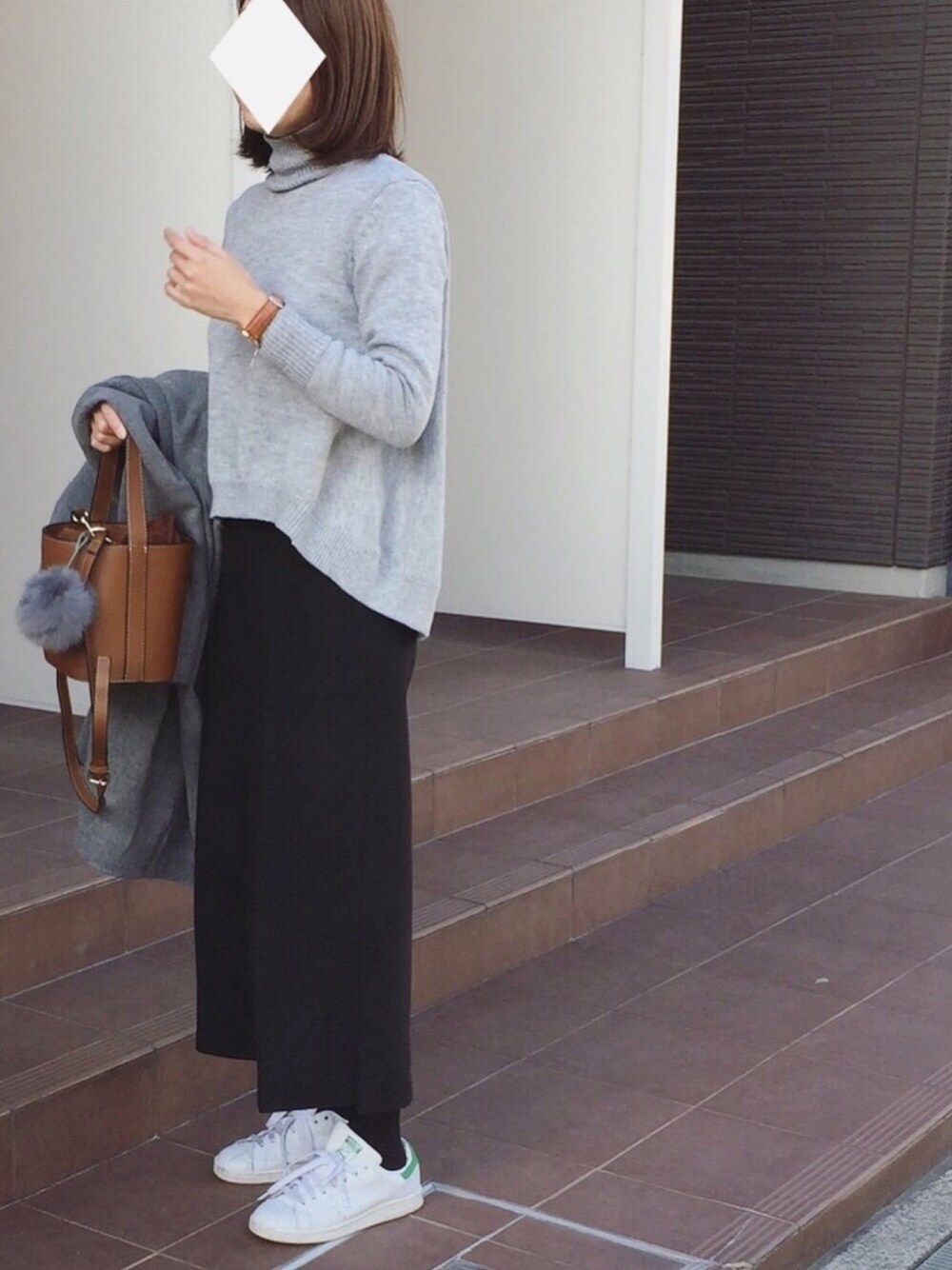 「参観日コーデ、凧揚げ、ootd、スニーカー、ハイネックニット、プチプラ、ママコーデ、バケツバッグ、ワイドパンツ、休日スタイル」｜「UR'Sのアイテム（ニット/セーター、グレー系）」を使った、SioAiさん（レディース・161cm）の冬コーディネートの1枚目の写真