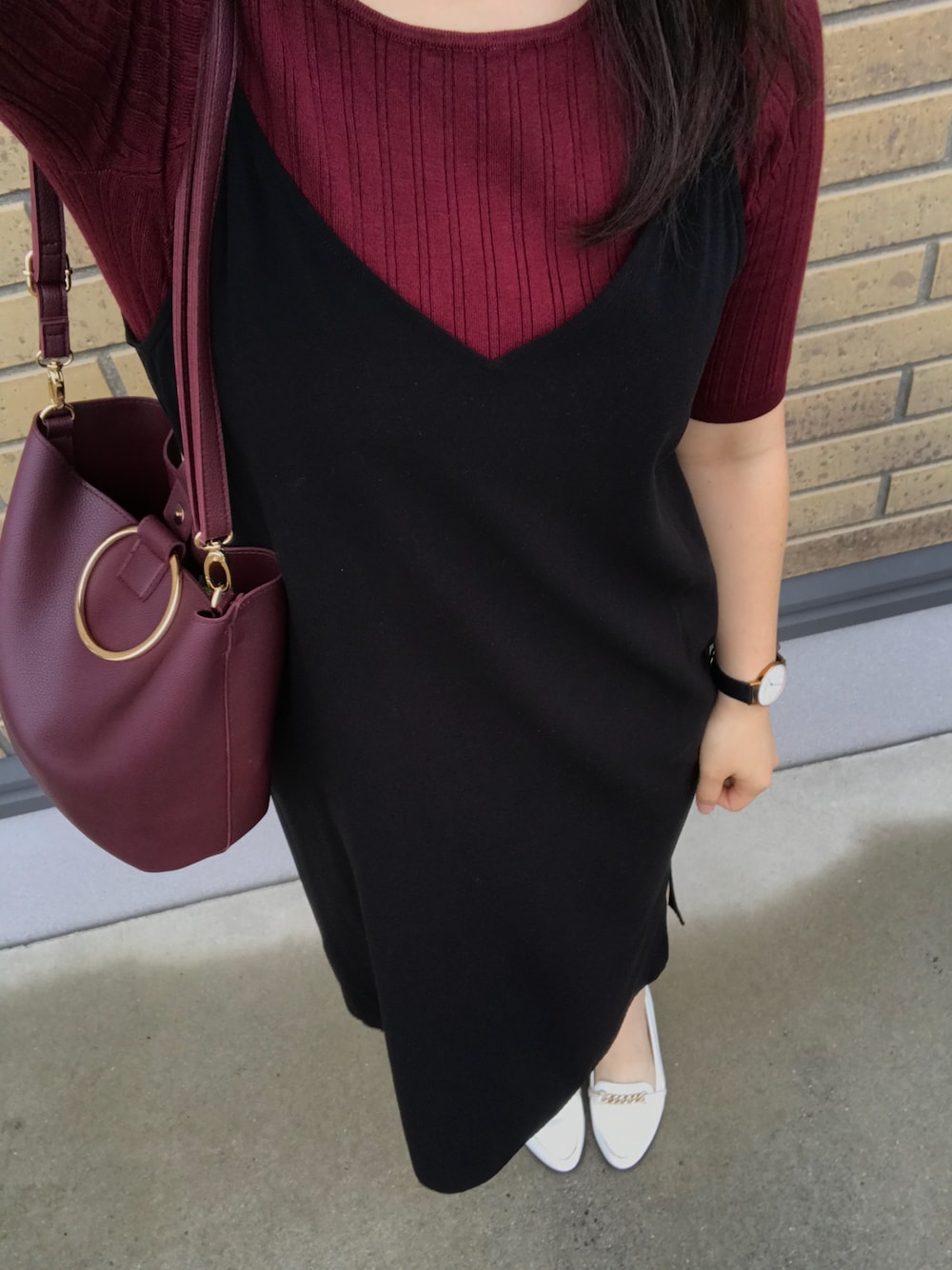 「GU、ユニクロ、UNIQLO、ボルドー、ワイドリブセーター、キャミワンピ、お仕事コーデ、knot、赤多め」｜「GUのアイテム（ニット/セーター、レッド系）」を使った、maiさん（レディース・164cm）の秋コーディネートの1枚目の写真