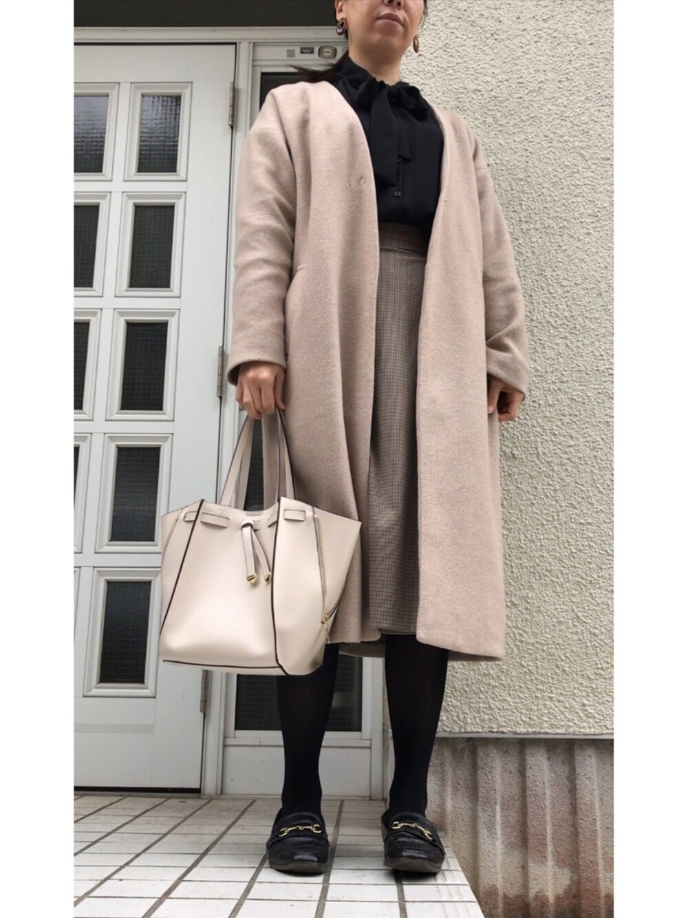 「UNIQLO、ユニクロ、Avail、GU、タイトスカート、ボウタイブラウス、プチプラ」｜「UNIQLOのジョーゼットボウタイブラウス（シャツ/ブラウス、ブラック系）」を使った、maiさん（レディース・164cm）の冬コーディネートの1枚目の写真