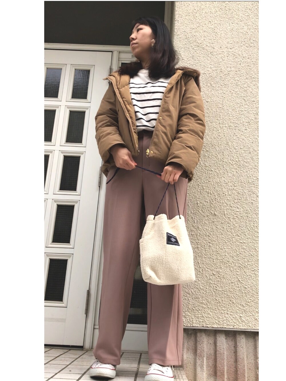 「プチプラ、大人カジュアル、くすみピンク、a.v.v、GU、コンバース、converse、ボーダー」｜「GUのソフトリッチボーダーニットチュニック（ニット/セーター、ホワイト系）」を使った、maiさん（レディース・164cm）の冬コーディネートの1枚目の写真