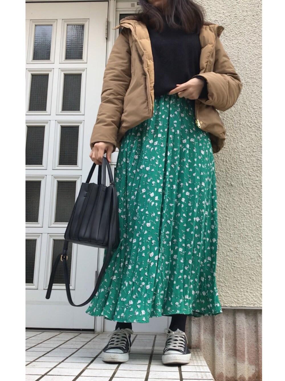 「プチプラ、GU、コンバース、converse、オールスター、コンバース オールスター、古着」｜「GUのアイテム（ニット/セーター、ブラック系）」を使った、maiさん（レディース・164cm）の冬コーディネートの1枚目の写真