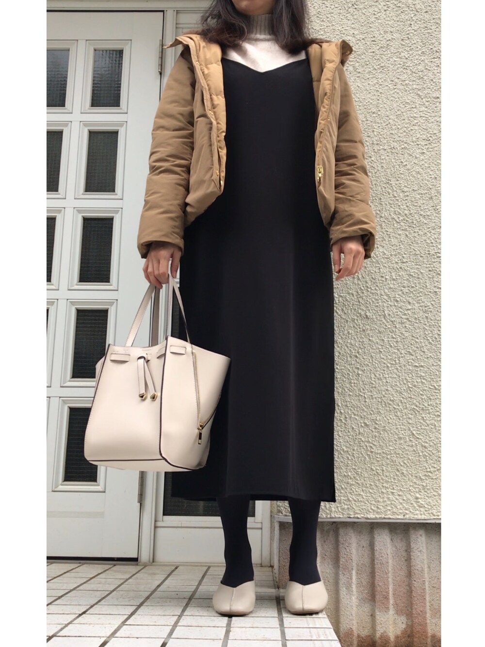 「UNIQLO、ユニクロ、GU、Avail、プチプラ、プチプラコーデ、大人カジュアル、シンプル、ワンピース」｜「UNIQLOのアイテム（ワンピース、ブラック系）」を使った、maiさん（レディース・164cm）の冬コーディネートの1枚目の写真
