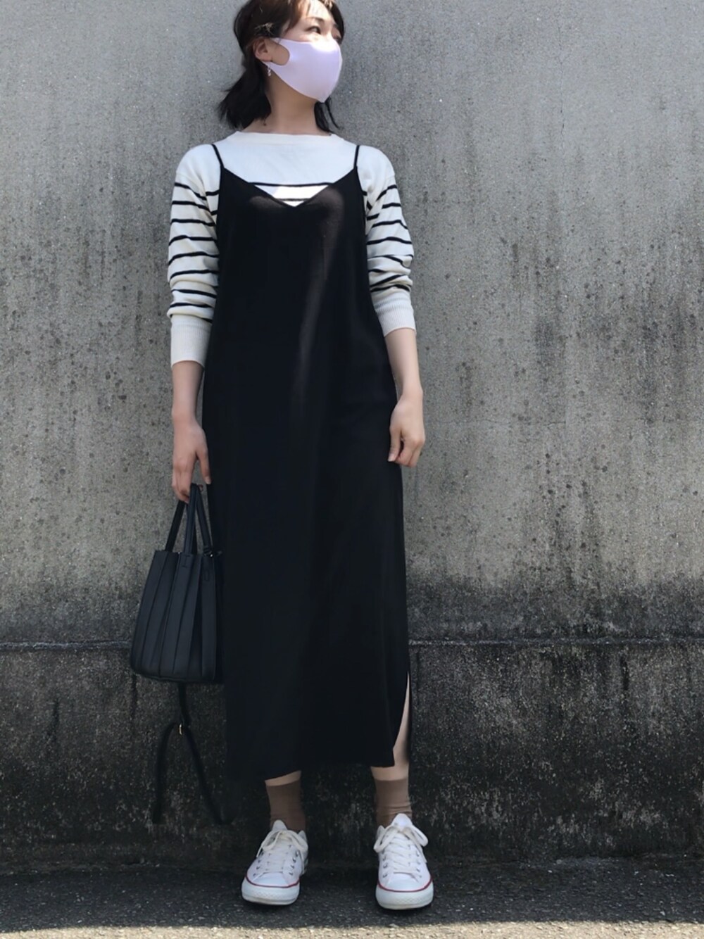 「プチプラ、プチプラコーデ、大人カジュアル、モノトーン、UNIQLO、ユニクロ、GU、コンバース、converse、キャミワンピ」｜「GUのソフトリッチボーダーニットチュニック（ニット/セーター、ホワイト系）」を使った、maiさん（レディース・164cm）の春コーディネートの1枚目の写真