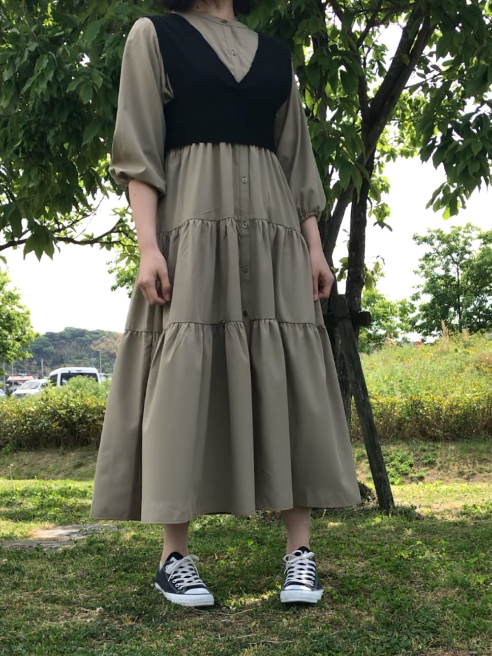「プチプラ、プチプラコーデ、大人カジュアル、大人ガーリー、Avail、コンバース、converse、シャツワンピ、ビスチェ」｜「Availのアイテム（シャツワンピース、ベージュ系）」を使った、maiさん（レディース・164cm）の春コーディネートの1枚目の写真