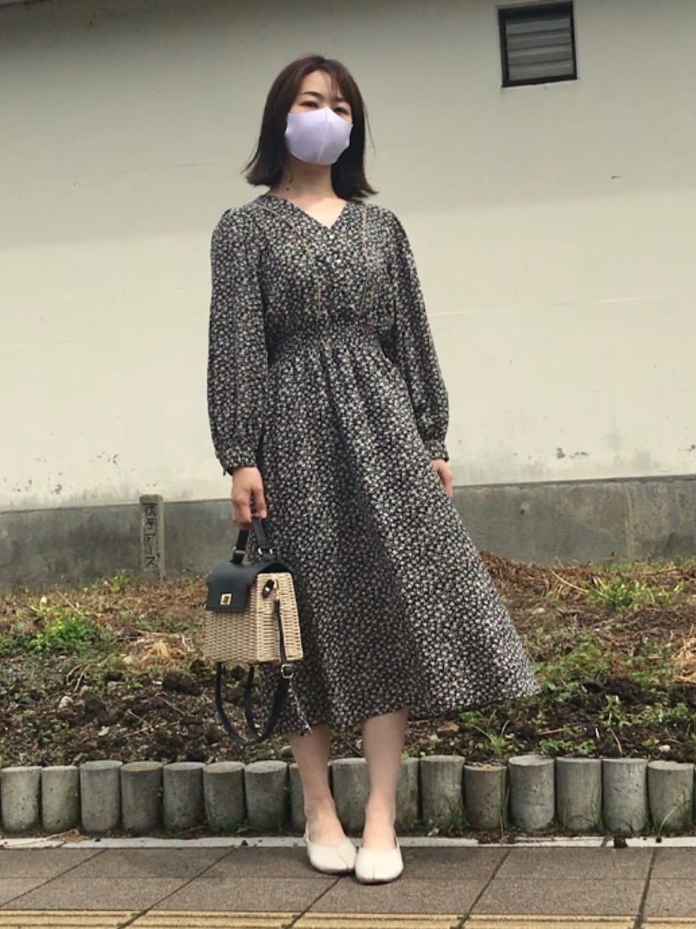 「プチプラ、プチプラコーデ、しまむら、Avail、ワンピース、かごバッグ、花柄ワンピース」｜「しまむらのアイテム（ワンピース、ブラック系）」を使った、maiさん（レディース・164cm）の春コーディネートの1枚目の写真