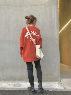 「アイテム（スウェット、オレンジ系）」を使った、MILKFED. HEAD OFFICEさん（レディース・164cm）の冬コーディネート