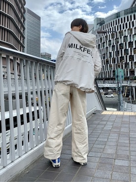 「オールホワイト」｜「アイテム（サロペット/オーバーオール）」を使った、MILKFED. HEAD OFFICEさん（レディース・165cm）の春コーディネート