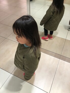 「URBAN RESEARCH DOORS（アーバンリサーチドアーズ）のFORK&SPOON　リバーシブルボアブルゾン(KIDS)（ブルゾン、グレー系）」を使った、MAIKAさん（キッズ・100cm）の冬コーディネート