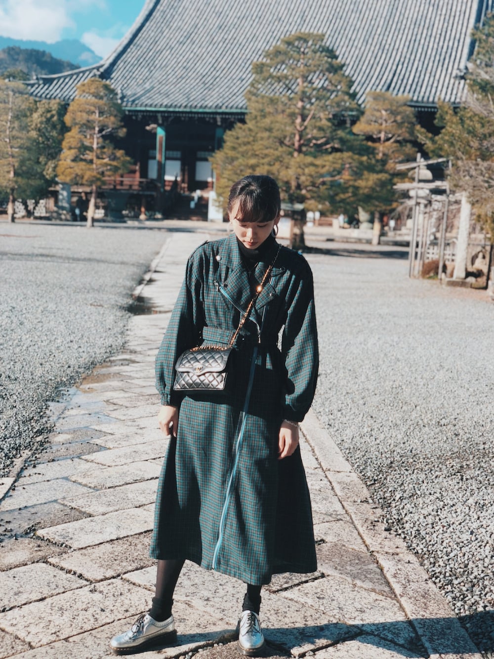 「ootd、大人カジュアル、休日スタイル、ワンピース、シルバーアクセサリー、古着、シャネル、chanel、チェックスカート、jouetie」｜「jouetieのライダース2WAYワンピース（ワンピース、その他）」を使った、Moe Furukawaさん（レディース・169cm）の冬コーディネートの1枚目の写真