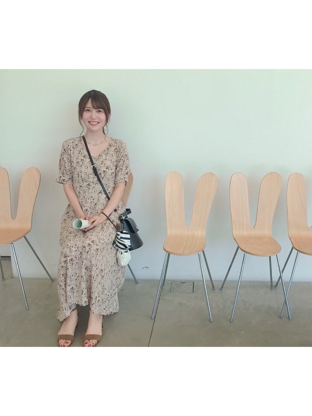 「ワンピース、エクリン、ECLIN、美術館」｜「ECLINのﾊﾞｯｸﾌﾟﾘｰﾂﾌﾗﾜｰﾜﾝﾋﾟｰｽ（ワンピース、ベージュ系）」を使った、あっこり❁さん（レディース・164cm）の秋コーディネートの1枚目の写真