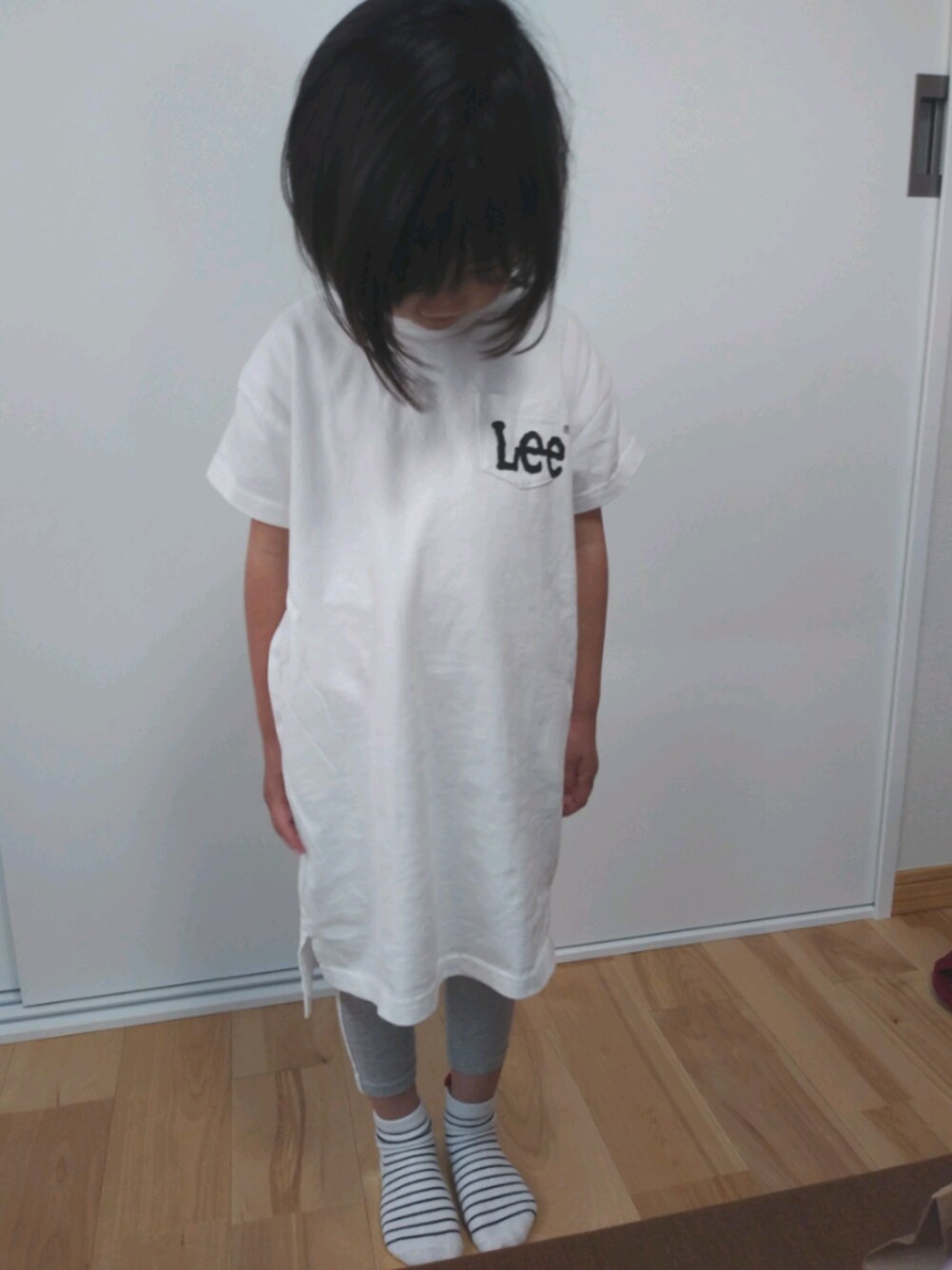 「休日スタイル、ワンピース、カジュアルコーデ、シンプル」｜「Leeのアイテム（ワンピース、ホワイト系）」を使った、non＊さん（キッズ・100cm）の夏コーディネートの1枚目の写真