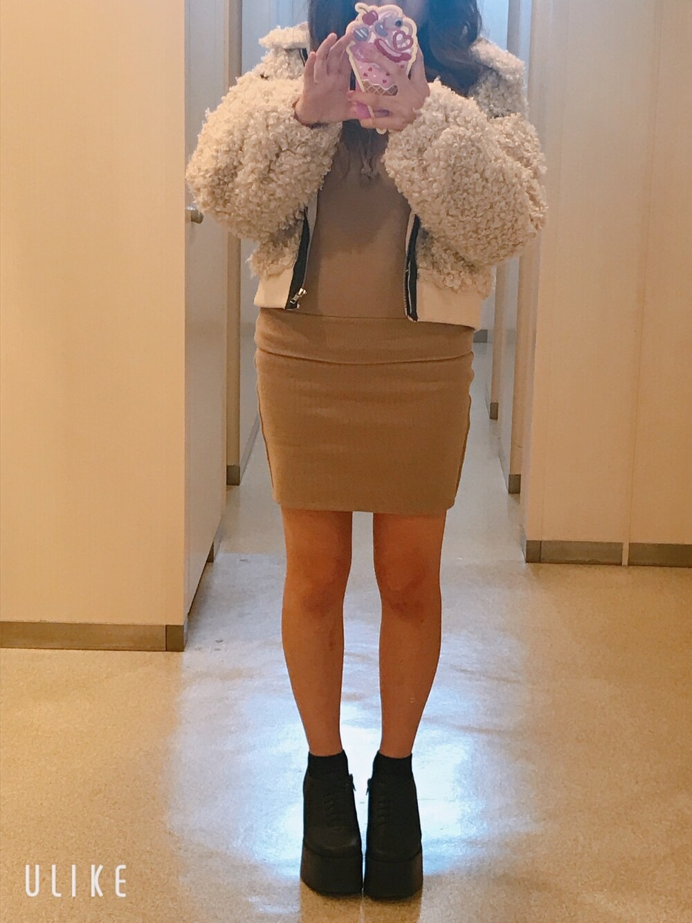 「秋のコーデ、GYDA好き、GYDA、EMODA、いいね、save、フォローお願いします🤑、ワンピーススタイル、おしゃれさんと繋がりたい、学校こーで、タイトワンピース、モコモコアウター」｜「EMODAのNARROWレースアップシューズ（その他シューズ、ブラック系）」を使った、cornさん（レディース・153cm）の秋コーディネートの1枚目の写真