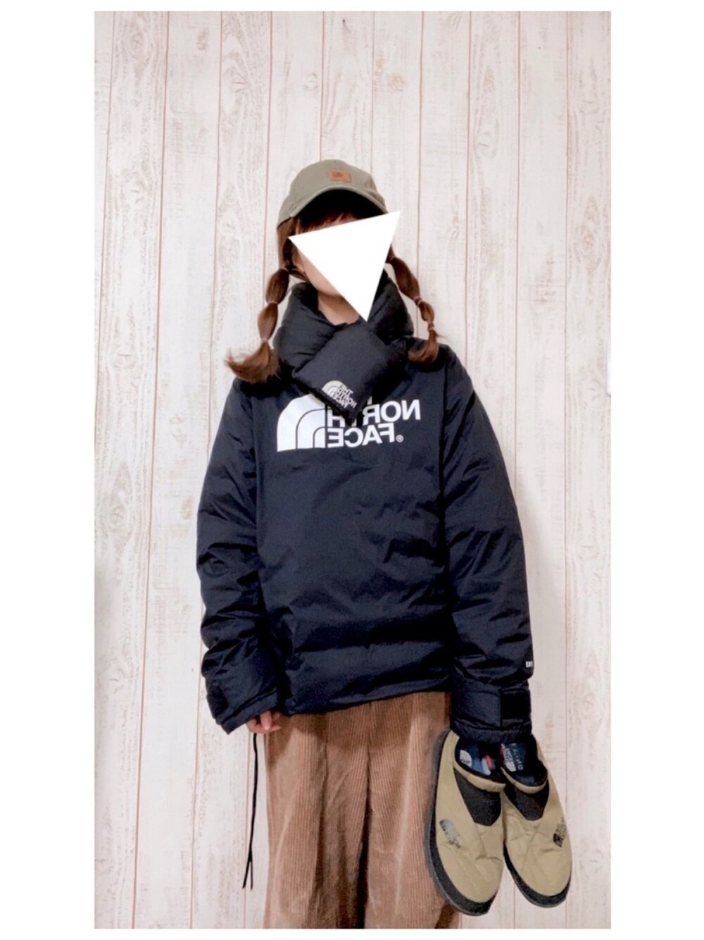 「キャップ、ダウンジャケット、コーデュロイ、スリッポン、マフラー、私の推しブランド、THE NORTH FACE、カジュアルコーデ、ストリート、ママコーデ」｜「CarharttのCarhartt(カーハート) / ODESSA ウォッシュド コットン ツイル キャップ CAP（キャップ、グリーン系）」を使った、chocomintさん（レディース・154cm）の冬コーディネートの1枚目の写真