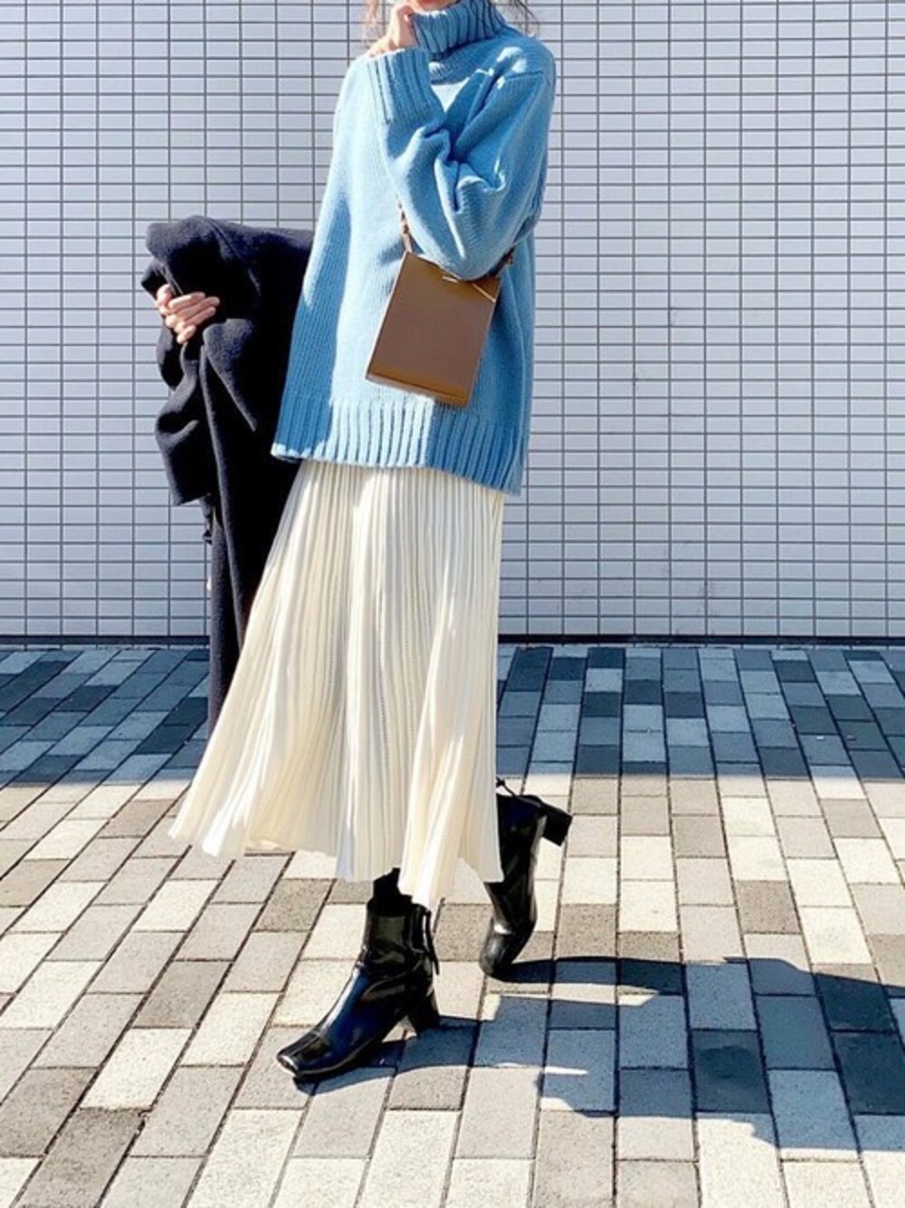 「きれいめコーディネート、冬コーデ、きれいめカジュアル、オトナカジュアル、オトナ女子、Emmataylor、stylebar」｜「Emma Taylorの【STYLEBAR】ニットプリーツスカート（スカート、ホワイト系）」を使った、STYLEDOORさん（レディース・166cm）の冬コーディネートの1枚目の写真