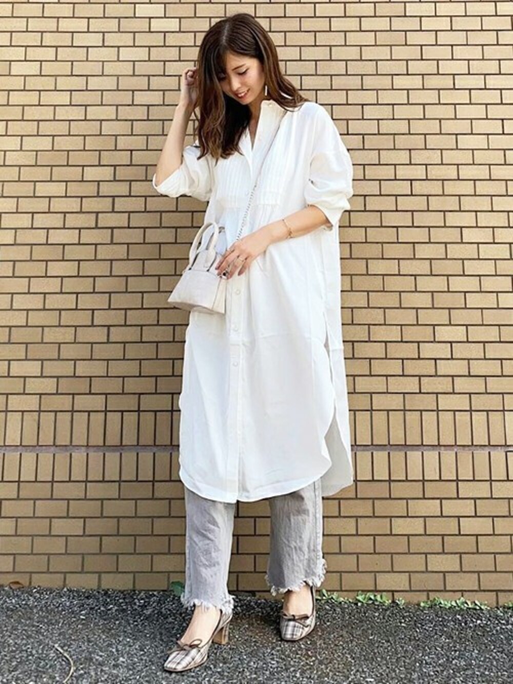 「シャツワンピース、きれいめコーディネート、オフホワイト、きれいめカジュアル、ootd、オトナカジュアル、オトナ女子、Emmataylor、stylebar」｜「Emma Taylorのピンタックシャツドレス（シャツ/ブラウス、ホワイト系）」を使った、STYLEDOORさん（レディース・166cm）の秋コーディネートの1枚目の写真