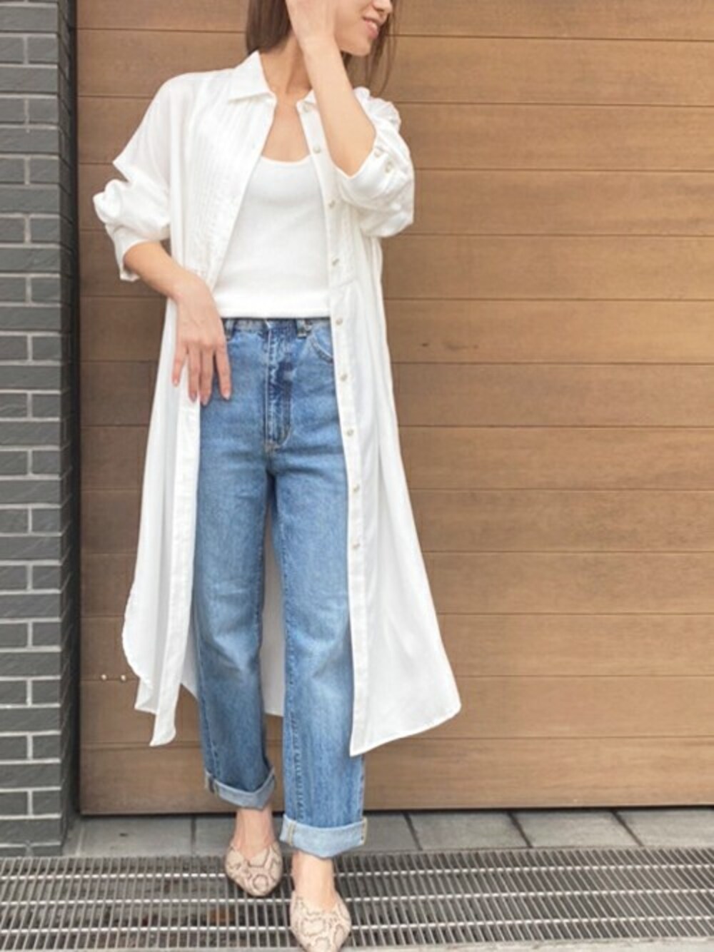 「シャツワンピース、きれいめコーディネート、オフホワイト、ファッション、ootd、オトナカジュアル、オトナ女子、エマテイラー、Emmataylor、stylebar」｜「Emma Taylorのピンタックシャツドレス（シャツ/ブラウス、ホワイト系）」を使った、STYLEDOORさん（レディース・157cm）の秋コーディネートの1枚目の写真