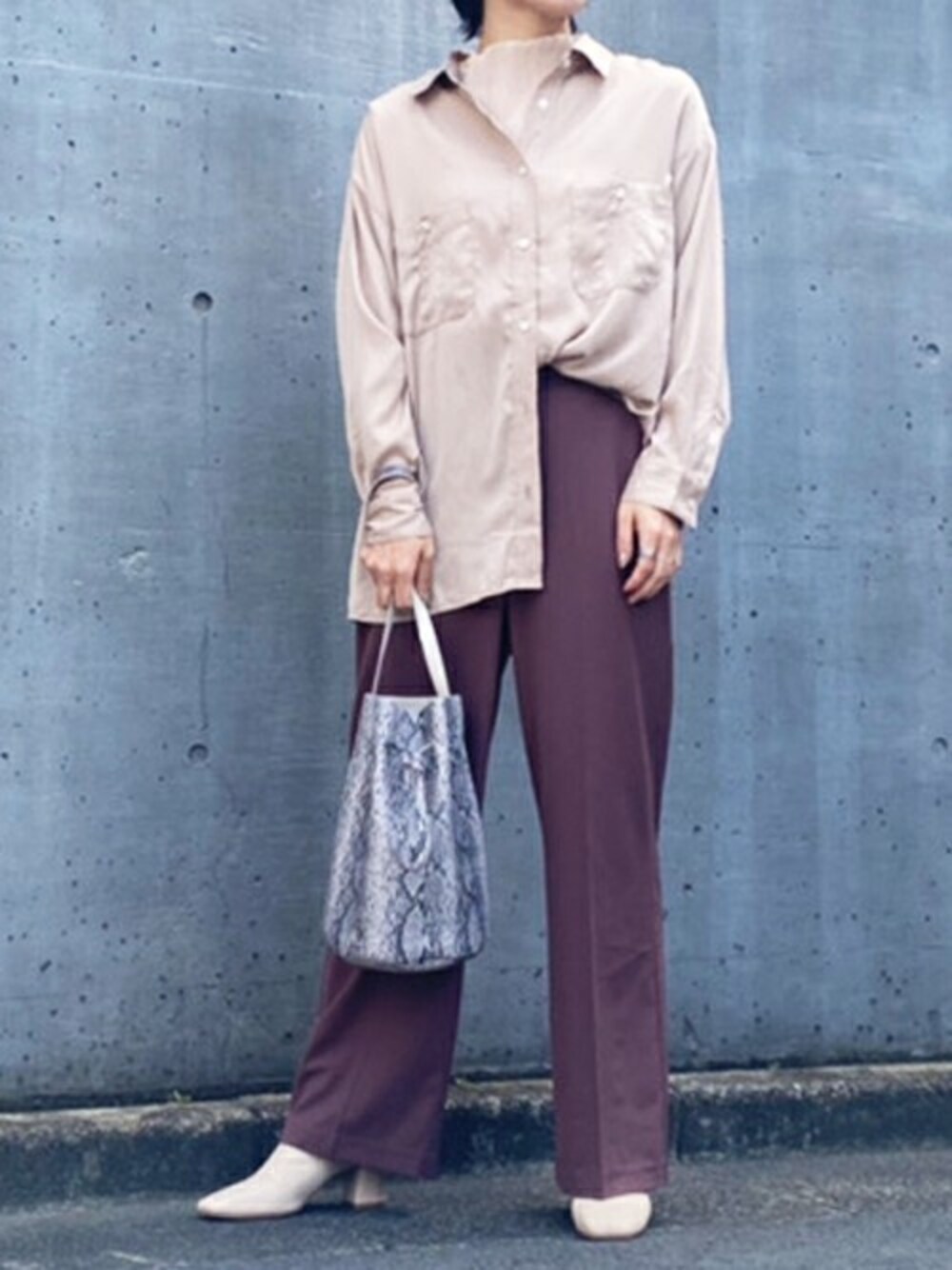 「きれいめコーディネート、ハイウエストパンツ、ootd、オトナカジュアル、美シルエットパンツ、オトナ女子、シエナ、stylebar、Ciena」｜「CIENAの【CIENA】美シルエット　ハイウエストストレートパンツ（スラックス、レッド系）」を使った、STYLEDOORさん（レディース・163cm）の秋コーディネートの1枚目の写真