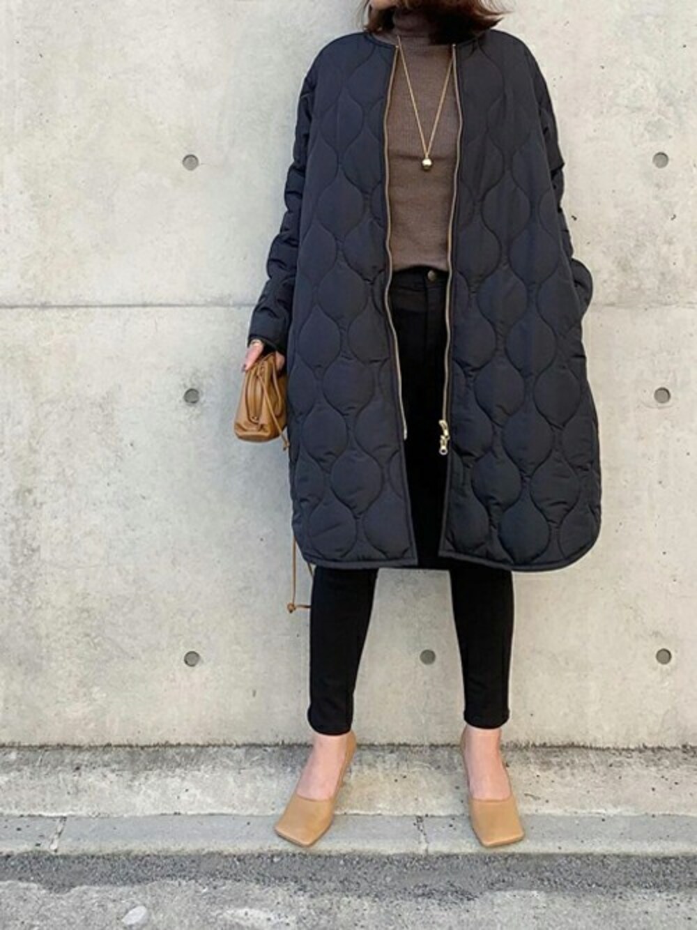「ビッグシルエット、キルティング、オーバーサイズ、3way、フードコート、ootd、オトナカジュアル、オトナ女子、Emmataylor、stylebar」｜「Emma Taylorの3wayキルティングフードコート（その他アウター、ブラック系）」を使った、STYLEDOORさん（レディース・157cm）の秋コーディネートの1枚目の写真