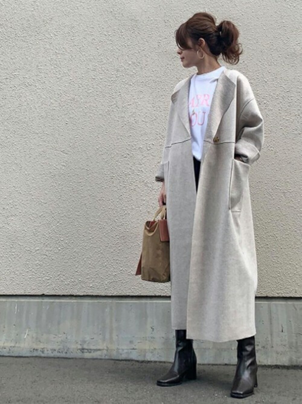 「ノーカラー、きれいめコーディネート、ロングコート、リバーシブル、ootd、アイボリー、オトナカジュアル、シエナ、Ciena、styledoor」｜「CIENAのノーカラーリバーシブルロングコート（ノーカラーコート、ホワイト系）」を使った、STYLEDOORさん（レディース・157cm）の秋コーディネートの1枚目の写真
