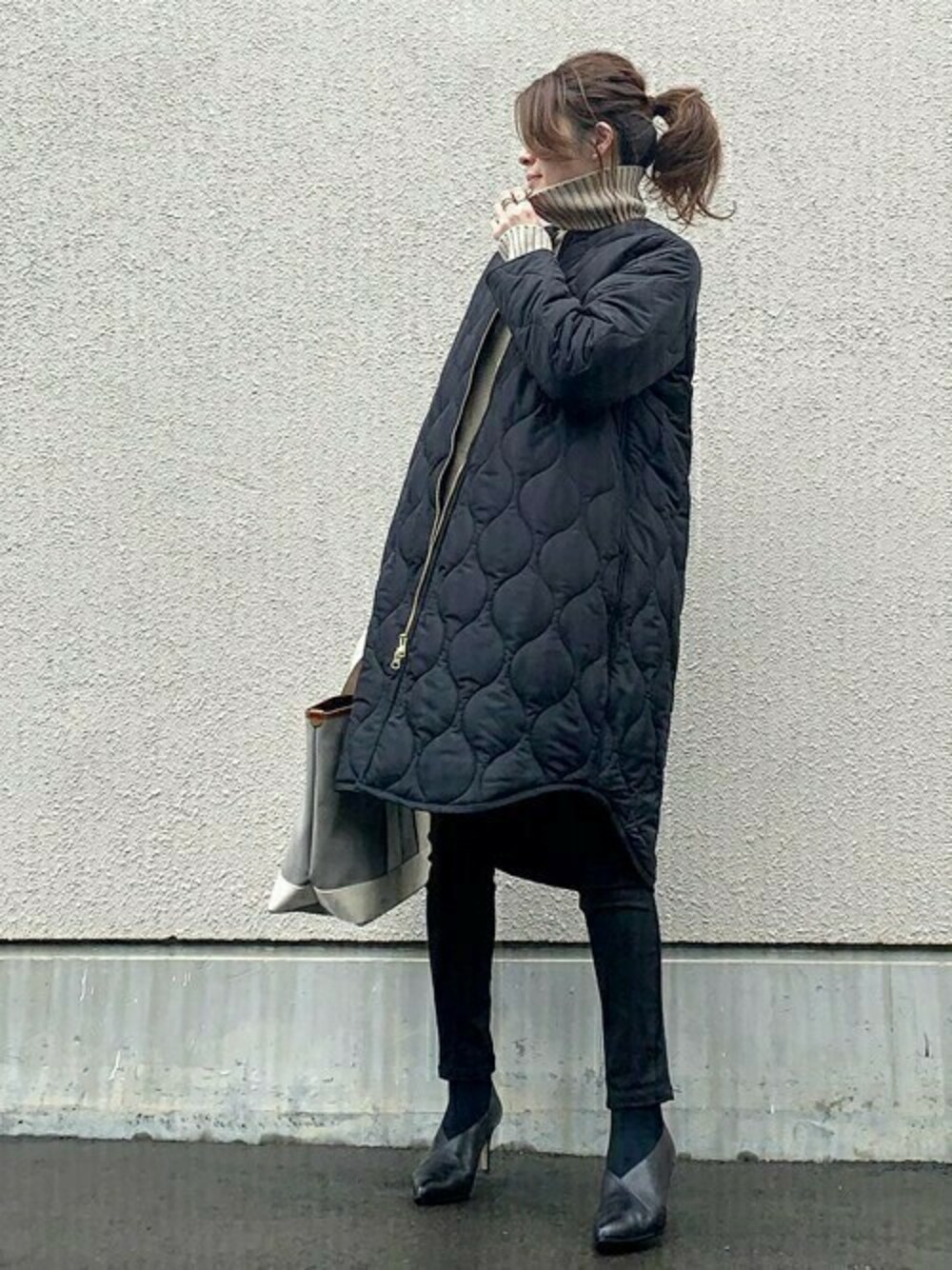 「キルティング、3way、フードコート、タートルネックニット、ootd、美シルエット、エマテイラー、Emmataylor、styledoor、スタイルドア」｜「Emma Taylorの再々入荷！美シルエット3wayキルティングフードコート（その他アウター、ブラック系）」を使った、STYLEDOORさん（レディース・157cm）の冬コーディネートの1枚目の写真