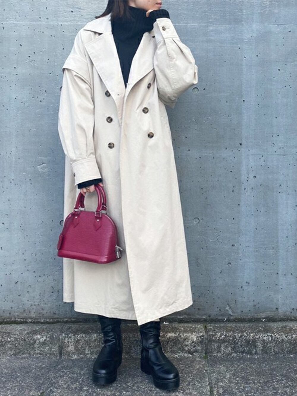 「ニット、トレンチコート、タートル、２ＷＡＹ、サイドスリット、シエナ、エマテイラー、Emmataylor、styledoor、スタイルドア」｜「Emma Taylorの2WAYトレンチコート（トレンチコート、ベージュ系）」を使った、STYLEDOORさん（レディース・158cm）の冬コーディネートの1枚目の写真
