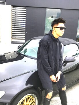 「NIKE（ナイキ）のアイテム（トレンチコート）」を使った、Brian Liuさん（メンズ・180cm）の春コーディネート