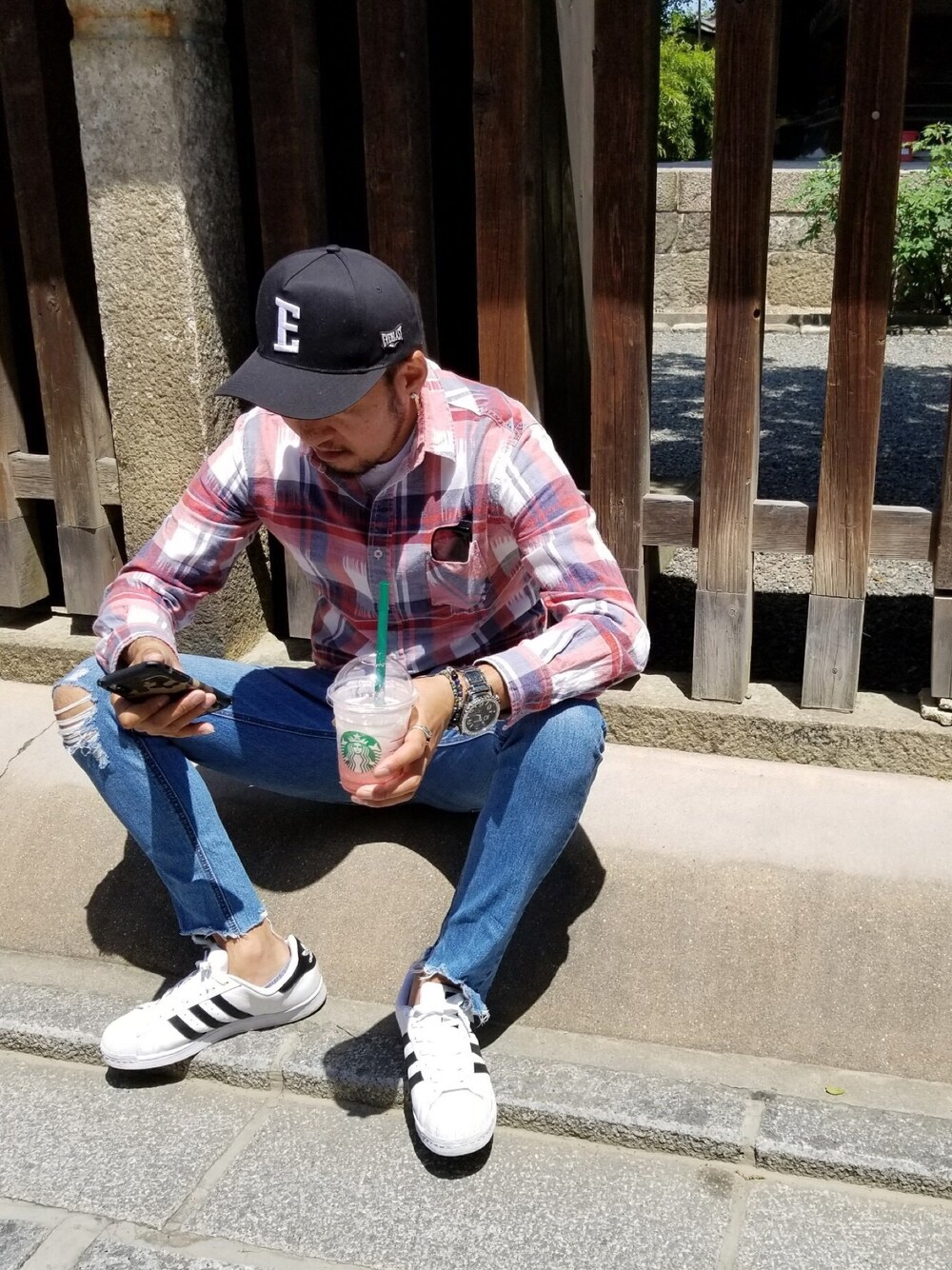 「EVERLAST(スポーツ・ライフスタイル)の【EVERLAST】Eロゴ　ベースボールキャップ（キャップ、ブラック系）」を使った、KENFINITY 70さん（メンズ・180cm）の冬コーディネートの1枚目の写真