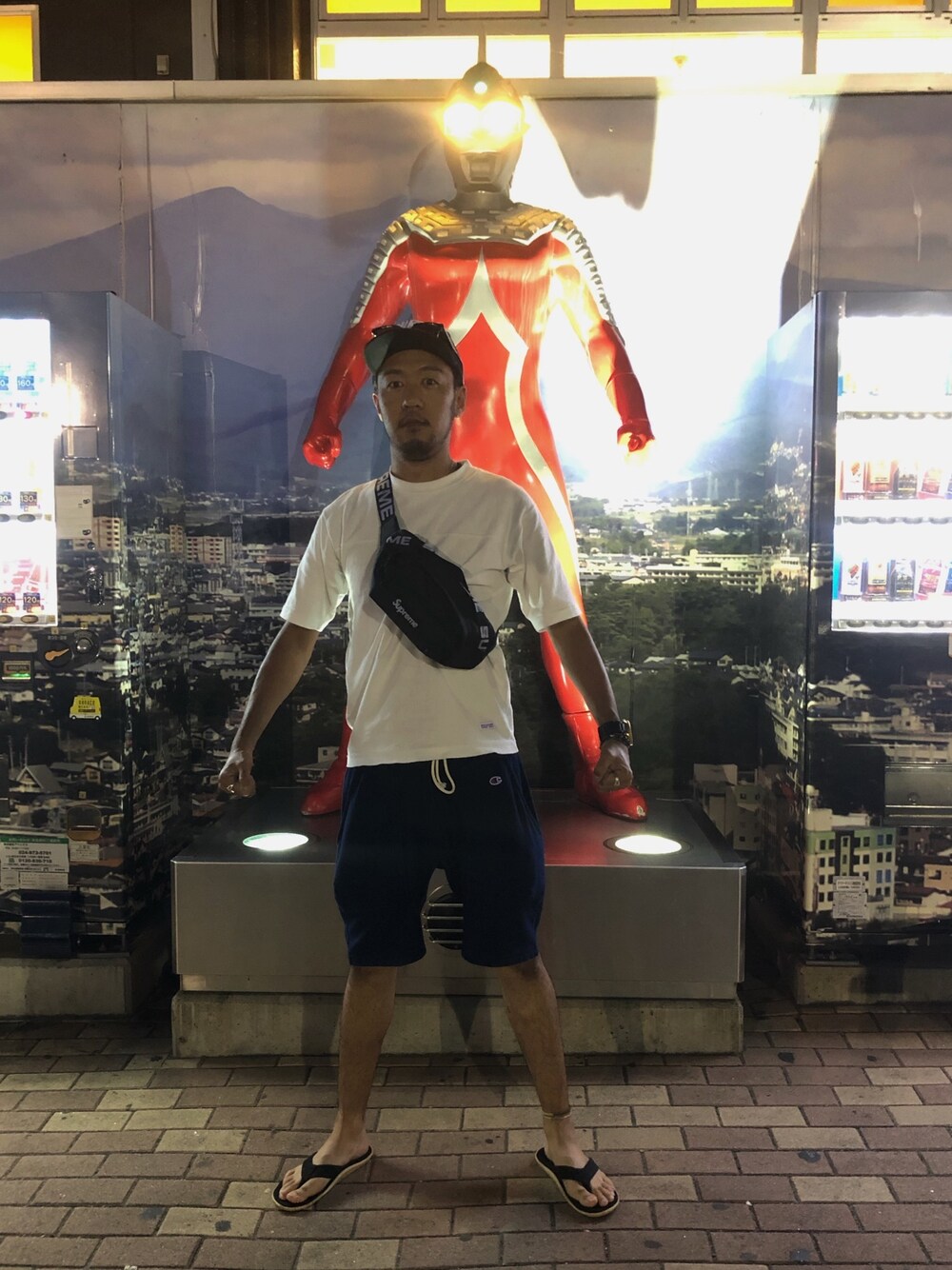 「ウルトラマン」｜「BAYFLOWの10OZフットボールＴＥＥ（Tシャツ/カットソー、ホワイト系）」を使った、KENFINITY 70さん（メンズ・180cm）の冬コーディネートの1枚目の写真