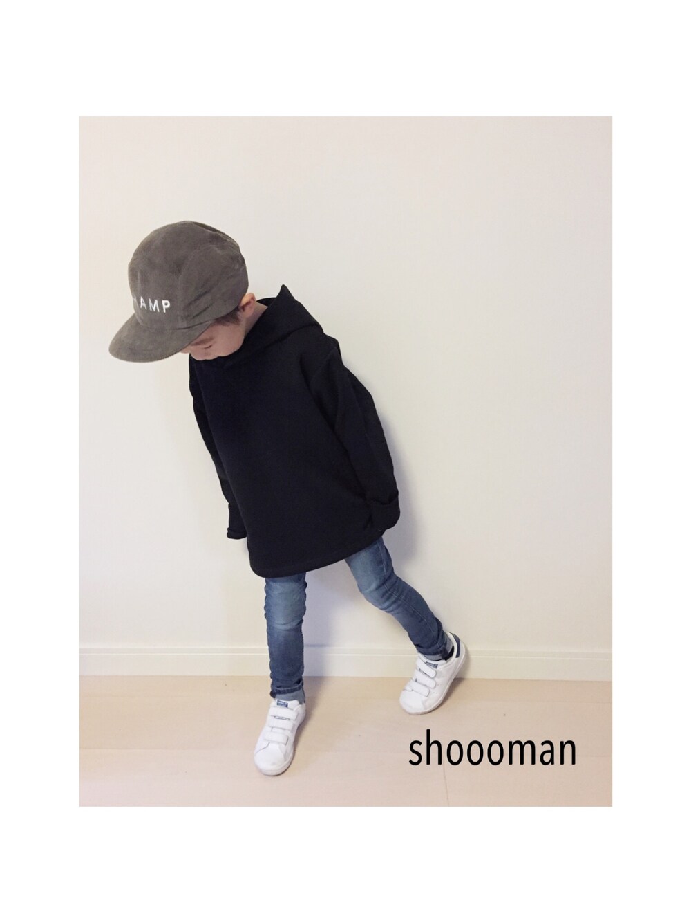 「休日スタイル、スタンスミス、キッズコーデ、キッズファッション、おしゃれさんと繋がりたい、5歳、男の子、GU、七五三」｜「GUのアイテム（パーカー、ブラック系）」を使った、shooomanさん（キッズ・110cm）の秋コーディネートの1枚目の写真