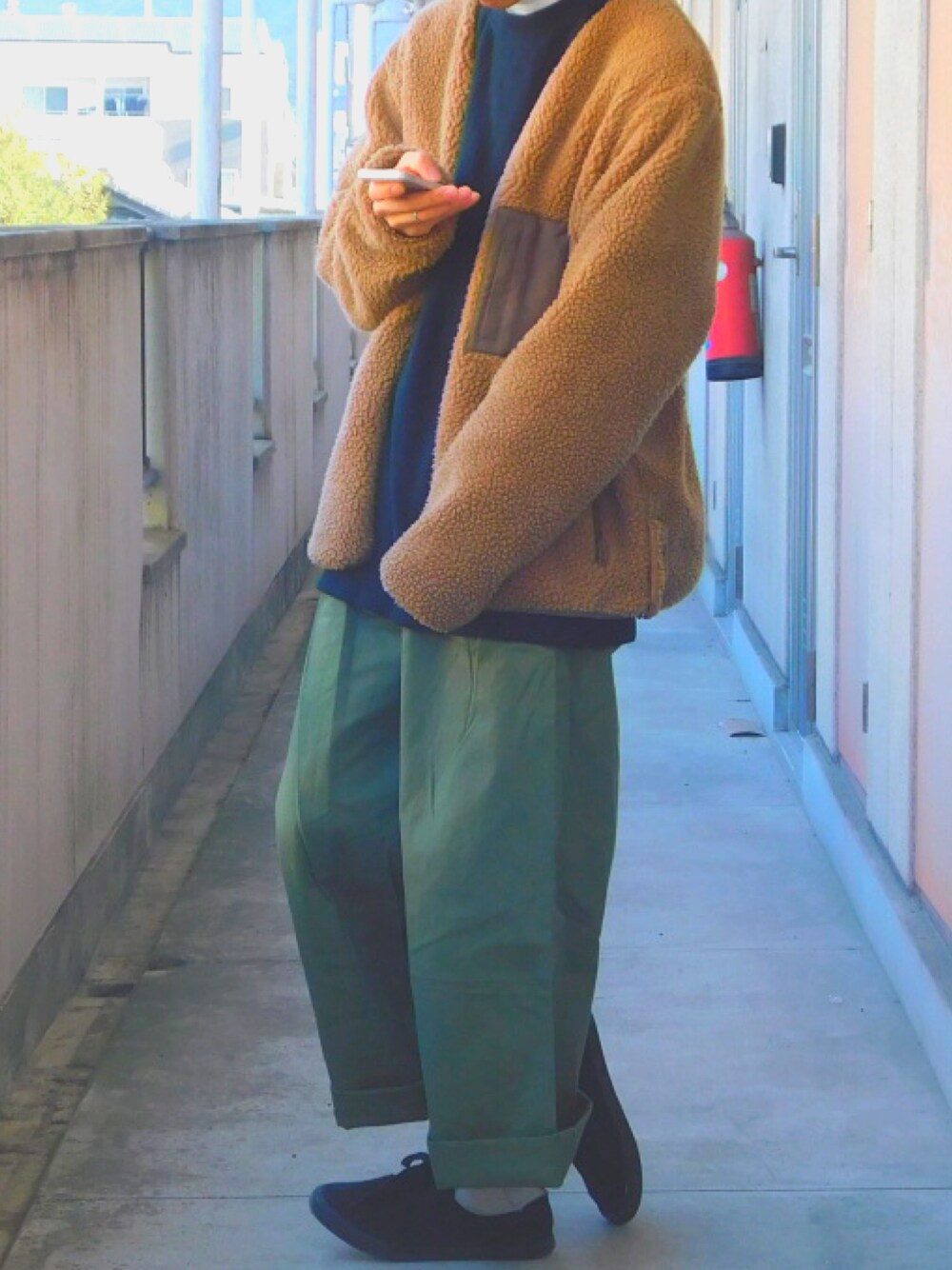 「レイヤードstyle、おしゃれさんと繋がりたい、ゆるコーデ、ワイドパンツ、プチプラ、WEGO、ボア、ビッグシルエット、FOREVER 21、ラフ」｜「colzaのアイテム（パンツ、グリーン系）」を使った、ギャン管さん（メンズ・165cm）の冬コーディネートの1枚目の写真