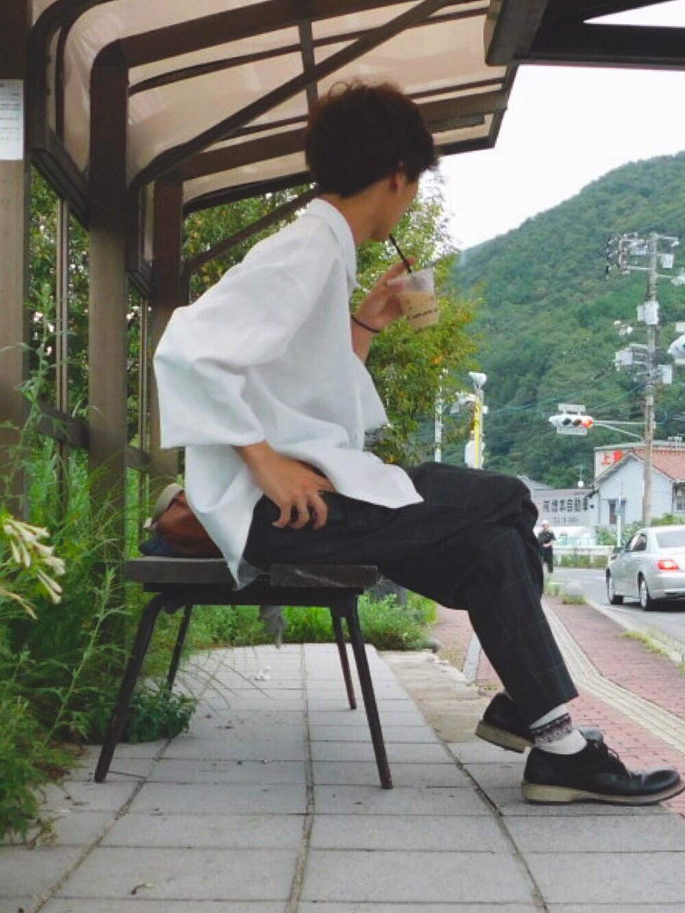 「シンプルコーデ、お洒落さんとつながりたい、低身長、INTERFACTORY、ビッグシルエット、白シャツ、GU、プチプラ、きれいめカジュアル、キレイめ」｜「GUのアイテム（パンツ、グレー系）」を使った、ギャン管さん（メンズ・166cm）の夏コーディネートの1枚目の写真