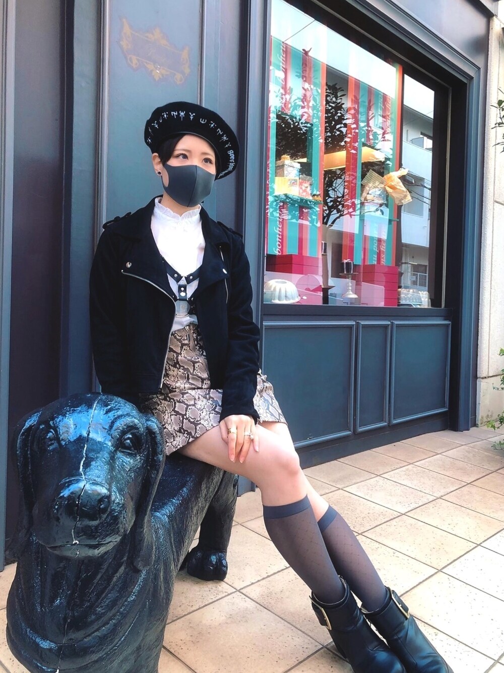 ライダースジャケットを使った「ハーネスベルト」の人気ファッション 