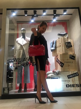 「アイテム（ボストンバッグ、レッド系）」を使った、yumemeさん（レディース・165cm）の秋コーディネート