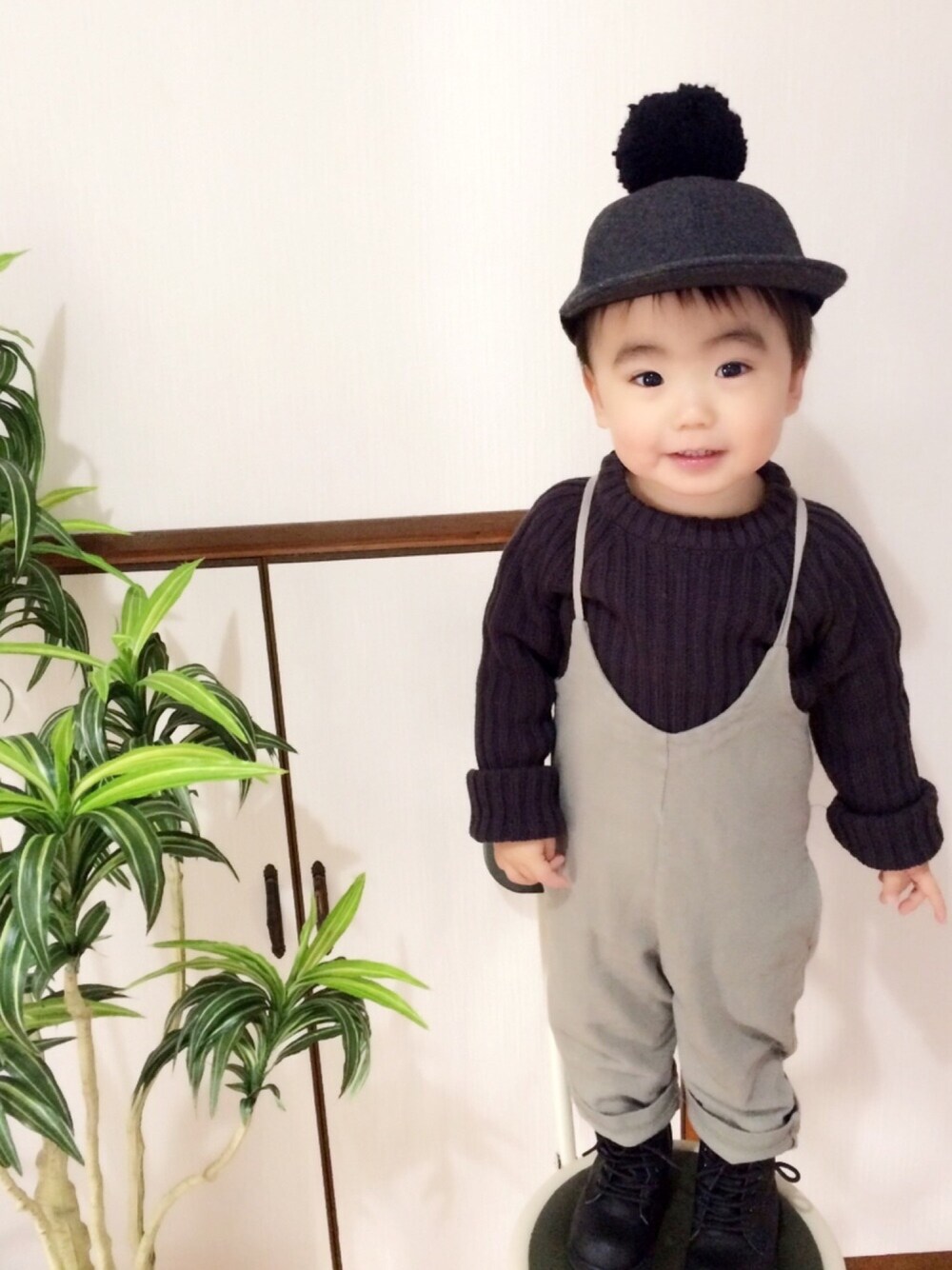 「キッズコーデ、男の子コーデ、オールインワン、グレーコーデ」｜「韓国子供服のアイテム（キャップ、グレー系）」を使った、yuuu_iiiさん（キッズ・80cm）の冬コーディネートの1枚目の写真