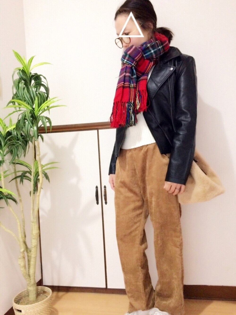 「大人カジュアル、ママコーデ、コーデュロイパンツ、ライダース、チェックストール、リンネル付録」｜「@select.Loveのアイテム（メガネ、ブラウン系）」を使った、yuuu_iiiさん（レディース・157cm）の冬コーディネートの1枚目の写真