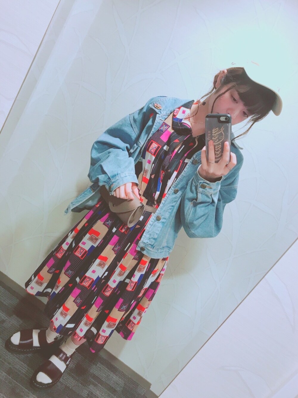 「古着、古着MIX、古着コーデ、古着好きな人と繋がりたい、古着女子」｜「Dr. MartensのDr.Martens (ドクターマーチン）ZEBRILUS VOSS (ヴォス ) ブランド サンダル（サンダル、ブラウン系）」を使った、rrrrrinさん（レディース・159cm）の春コーディネートの1枚目の写真