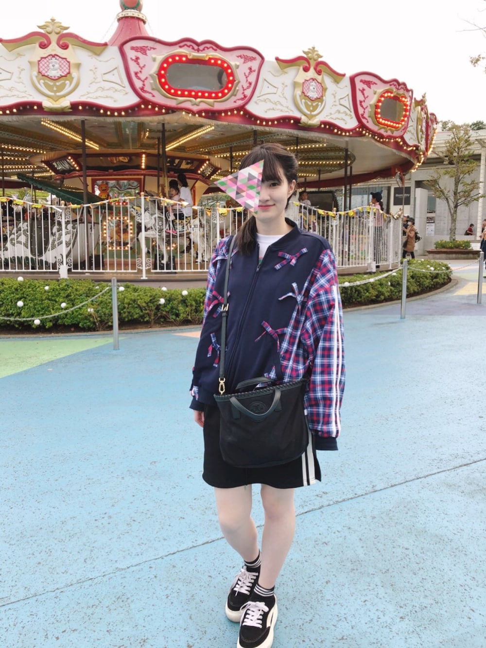 「遊園地、おしゃれさんと繋がりたい、スニーカーコーデ、ootd、カジュアル、WEGO、Candy Stripper」｜「Candy StripperのCHECK RIBBON TRIMMED JERSEY ブルゾン（ブルゾン、ブルー系）」を使った、せもさん（レディース・163cm）の秋コーディネートの1枚目の写真